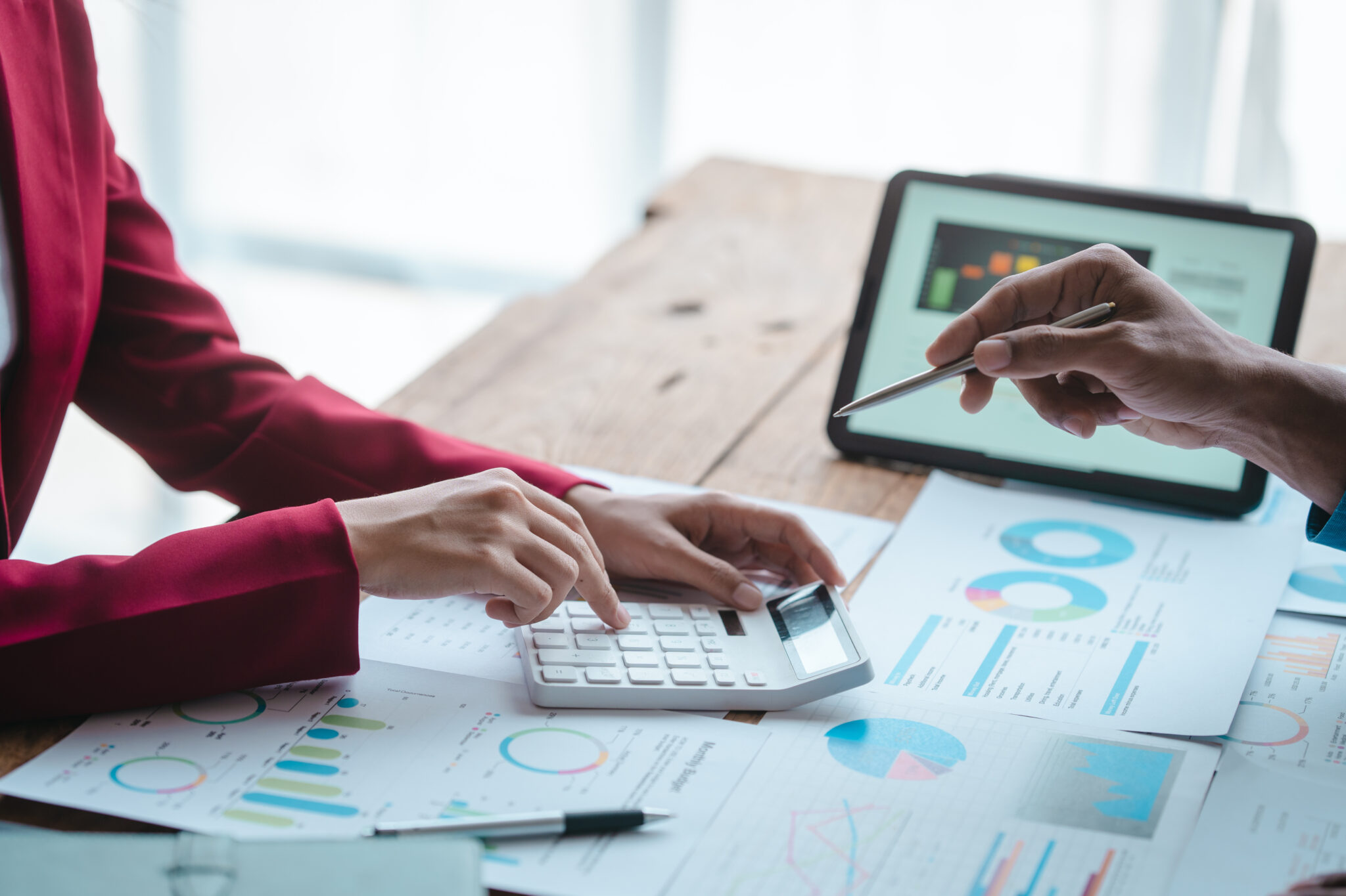 諸経費とは？内訳や相場、見積書の書き方、諸経費との違いを簡単に解説 リクロスコーポレーション
